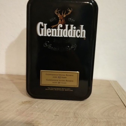 Mini-bar in metal box like new with 4 sealed bottles