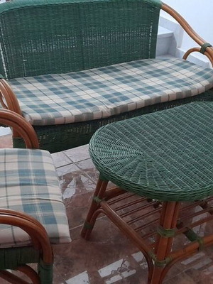 Bamboo set of 4 pieces like new with cushions