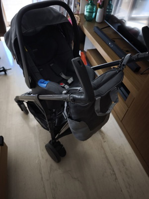 Chicco Trio Love stroller with car seat and accessories like new