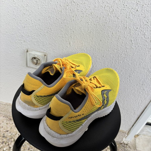 Saucony Kinvara 14 running shoes like new, men's size 44, gray and yellow