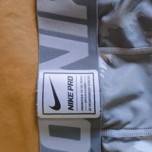 Nike Pro men's 3/4 leggings used, gray-white camo, size XL