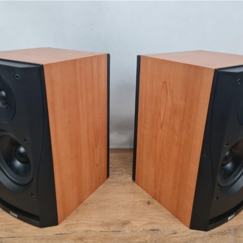 B&W DM 302 speakers like new, 100 watt, 8 ohm, 91db