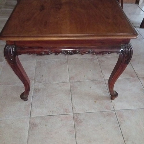 Leontos Antique Table in Like New Condition, Walnut Wood