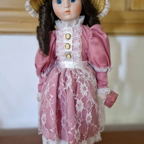 Heritage Mint Collection porcelain doll like new, 40cm