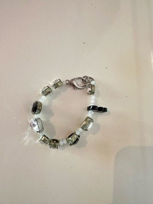 Χειροποίητο faux bijoux βραχιόλι σαν καινούργιο με διακοσμητικές πέτρες και κούμπωμα αστακού