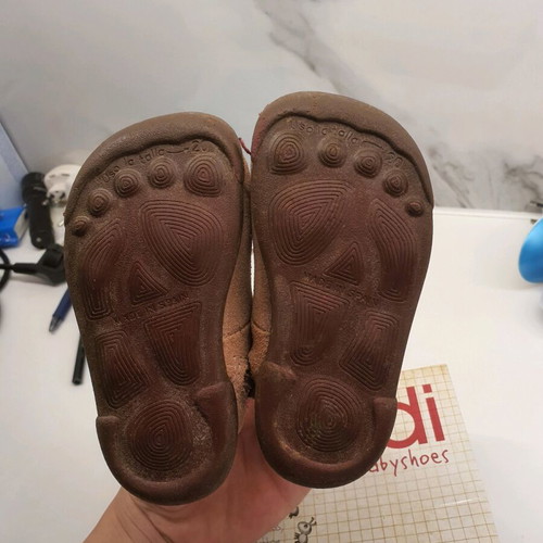 Leather baby shoes size 20 like new, anatomical with soft sole