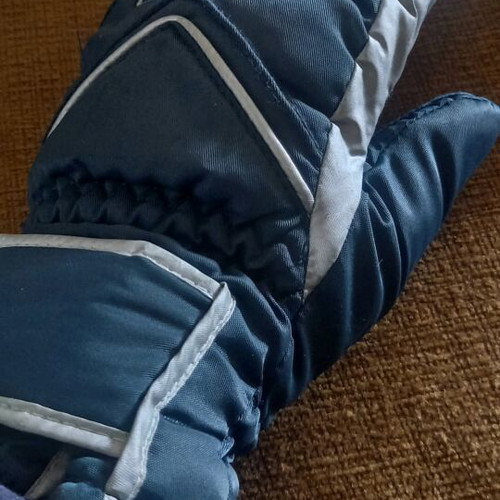 Ski gloves like new, dark blue with silver details