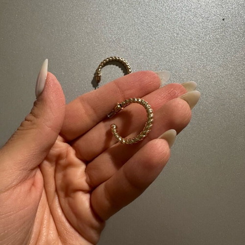 Gold hoop earrings like new