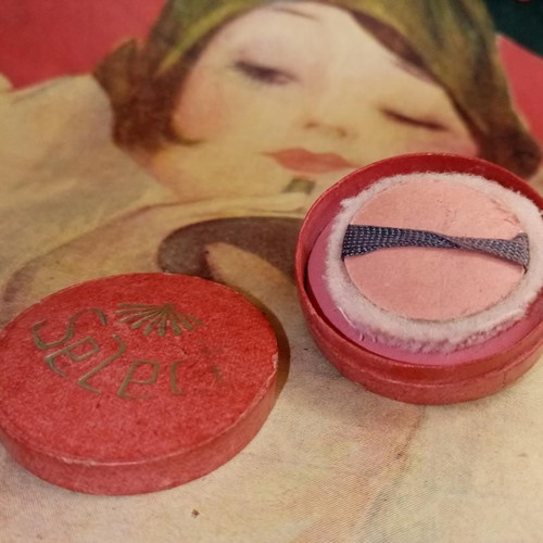 Vintage Select powder box used with puff and powder