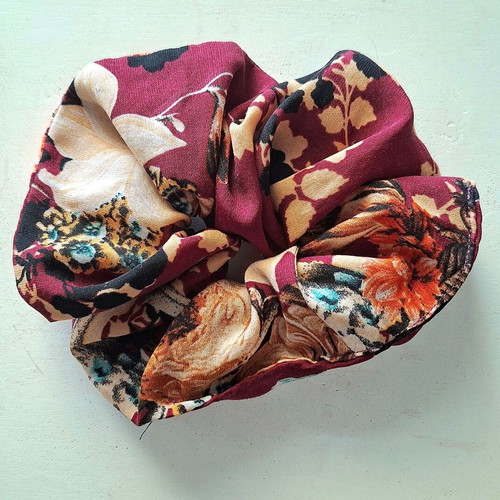Floral scrunchie hair tie