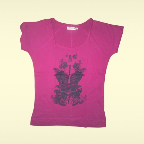 Lee T-shirt fuchsia with black print, like new