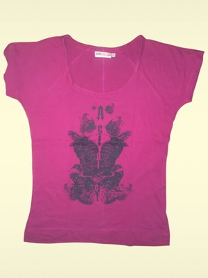 Lee T-shirt fuchsia with black print, like new