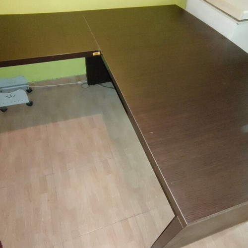 Orado Corner Desk like new, 2-piece modular design