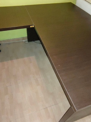 Orado Corner Desk like new, 2-piece modular design