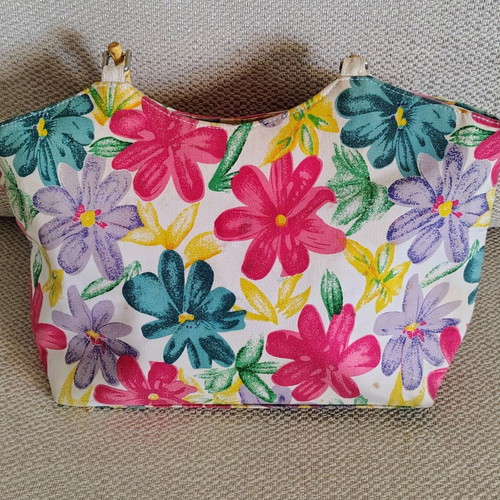 Bag with sequins and wooden handles used, colorful
