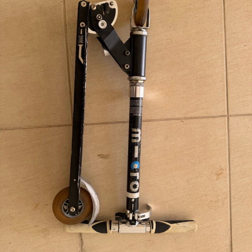 Micro scooter used, heavy-duty metal with stand