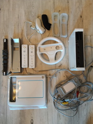 Nintendo Wii πακέτο κονσόλας με 2 χειριστήρια, uDraw, τιμόνι