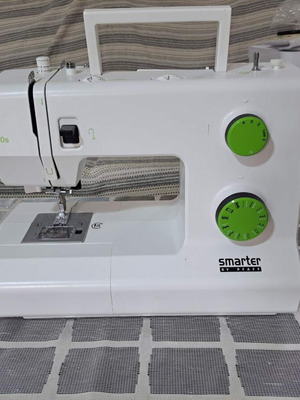 Pfaff Smarter 140S sewing machine with extension table like new