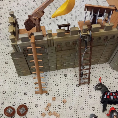 Vintage Playmobil 3888 Castle Defenders set like new