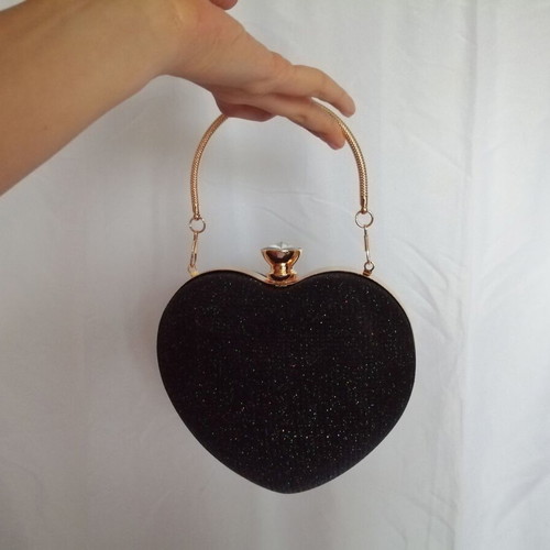 Elegant Heart-Shaped Shoulder Bag new, black