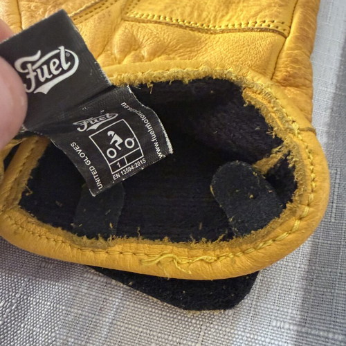 Fuel United gloves M size, like new, yellow