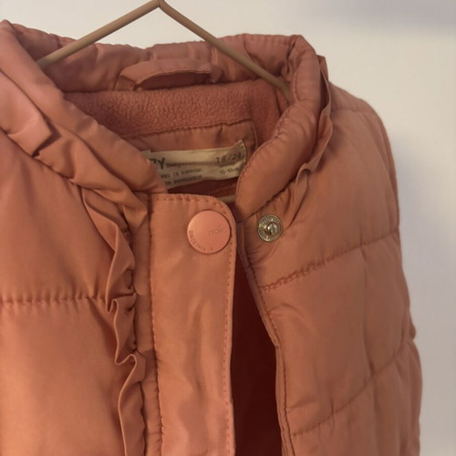 Zippy baby sleeveless jacket like new, button closure