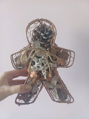 Διακοσμητικό ποτ πουρί ανθρωπάκι gingerbread σε μεταλλικό πλαίσιο