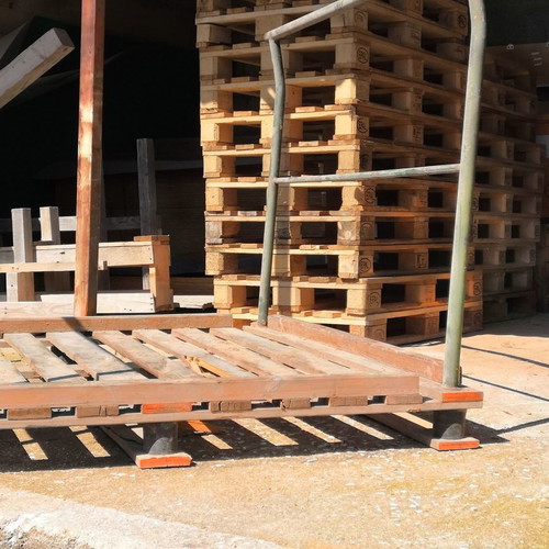 Wooden pallets used with side panels, set of 7