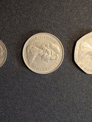 Νόμισμα New Pence Μεταχειρισμένο, 50 (1970), 10 (1974), 5 (1970) Μεγάλη Βρετανία