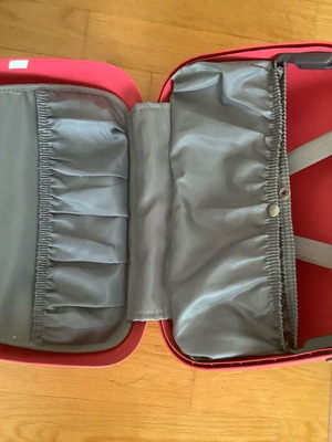 Travel case like new pink with lock and large capacity