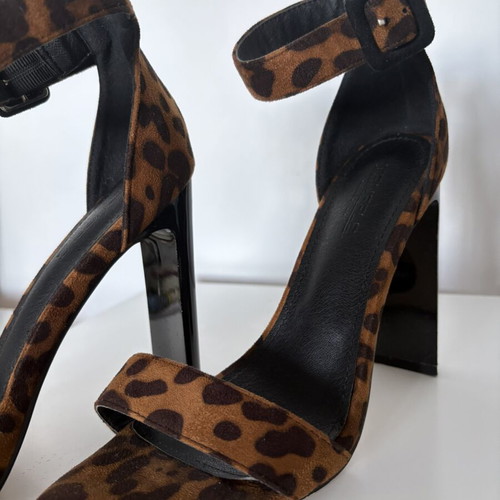 Truffle Collection Leopard Print Sandals like new, size 38, block heel