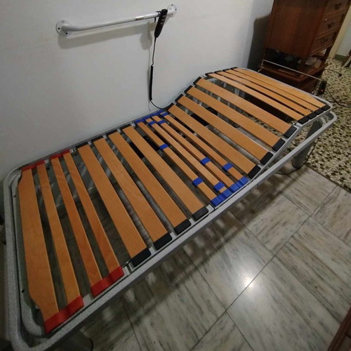 Medical reclining bed like new with remote control