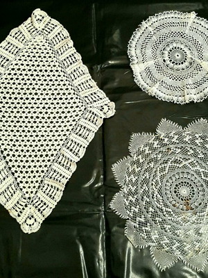 Σετ 3 έργοχειρα μεταχειρισμένα, χειροποίητα τραπεζομάντηλα vintage