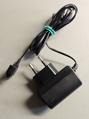 Sony Ericsson CAA-0002001-BV charger used