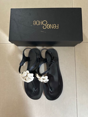 Πέδιλα Feng Shoe μεταχειρισμένα, μέγεθος 38, μαύρα με άσπρο τριαντάφυλλο