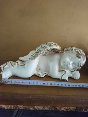 Ceramic angels like new, set of 2 decorative figurines