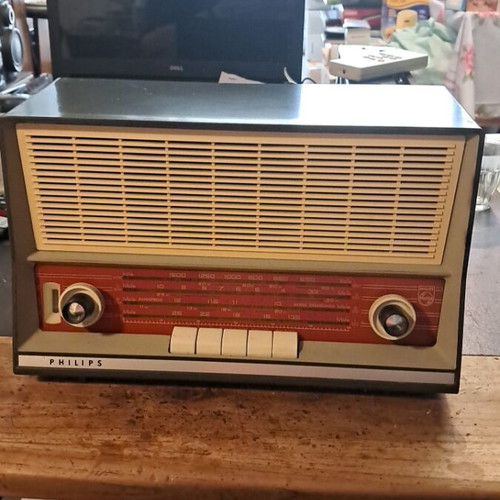 Philips radio used, no cable, unknown if working