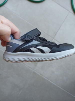 Reebok athletic shoes size 24 like new, gray