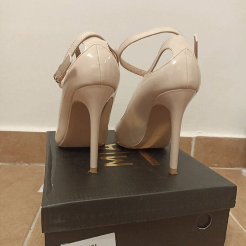 Mia beige patent leather pumps with ankle strap, like new, size 37