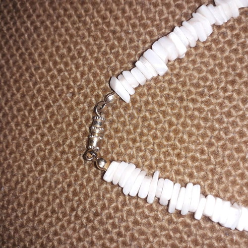 Vintage necklace used, shell with screw clasp