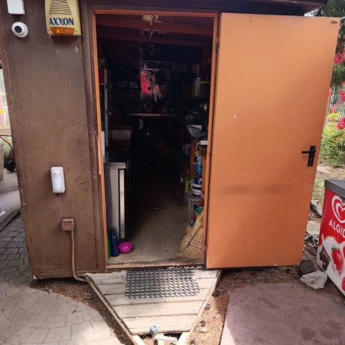 Trailer Cantina Fully Equipped With Coffee Machine And Security System