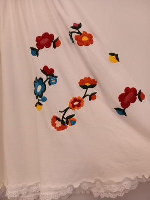 Benetton white strapless dress used with embroidered floral details