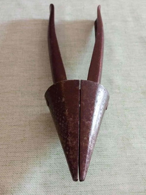 Ταπόνι παλιό εργαλείο υδραυλικών μεταχειρισμένο για άνοιγμα σωλήνων από μόλυβδο