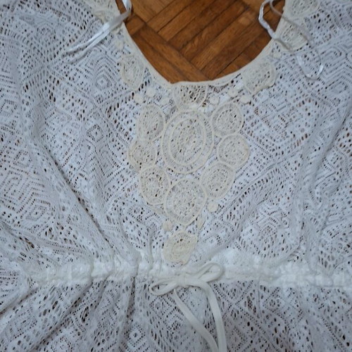 Honey White Kaftan Size 2 like new with Jacquard Mesh Pattern