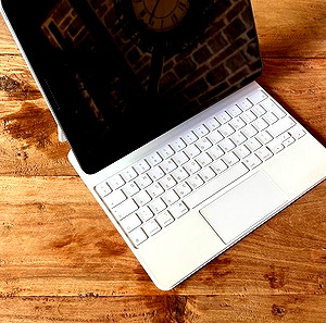 iPad Pro 12,9’ 5th generation excellent condition 256GB + Apple Magic Keyboard Greek Flip Cover