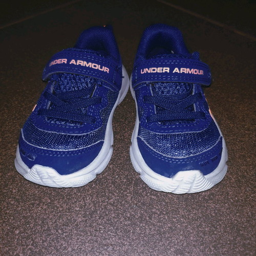 Under Armour Binf Assert Kids Shoes like new, blue