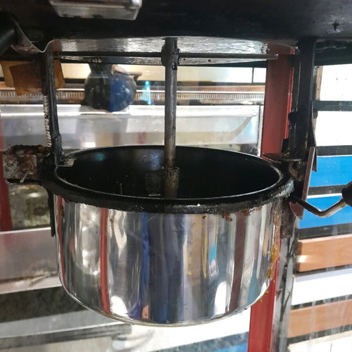 Popcorn machine like new with two spare heating elements