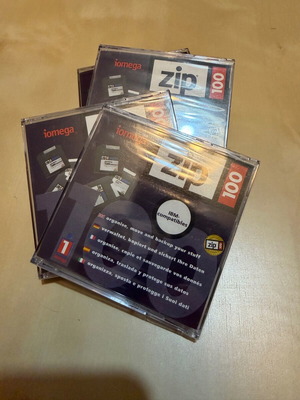 Zip 100MB disks new, pack of 4 sealed