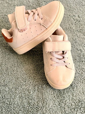 Casual low athletic shoes used for baby boy size 22 white
