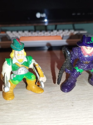Fisher Price Robin Hood figures used, set of two